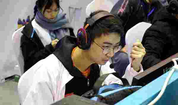 向她送上祝 向她送上祝